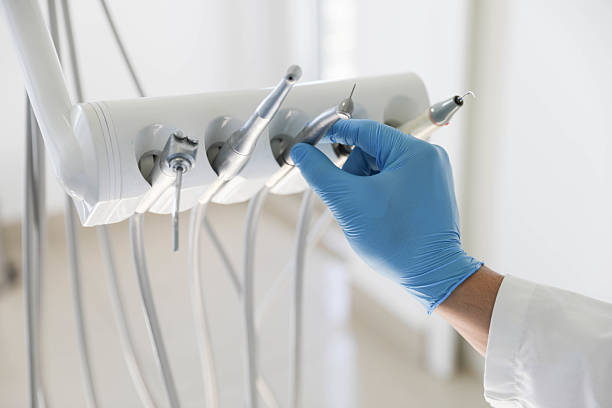Professional Emergency Dentist technician working in Morton Grove, IL